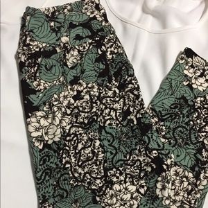 Lularoe OS Leggings Never been worn NEW!!!